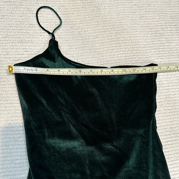 Rosedress Green Velvet mini body hugging dress, one shoulder strap, Size Med NWT - Picture 5 of 12